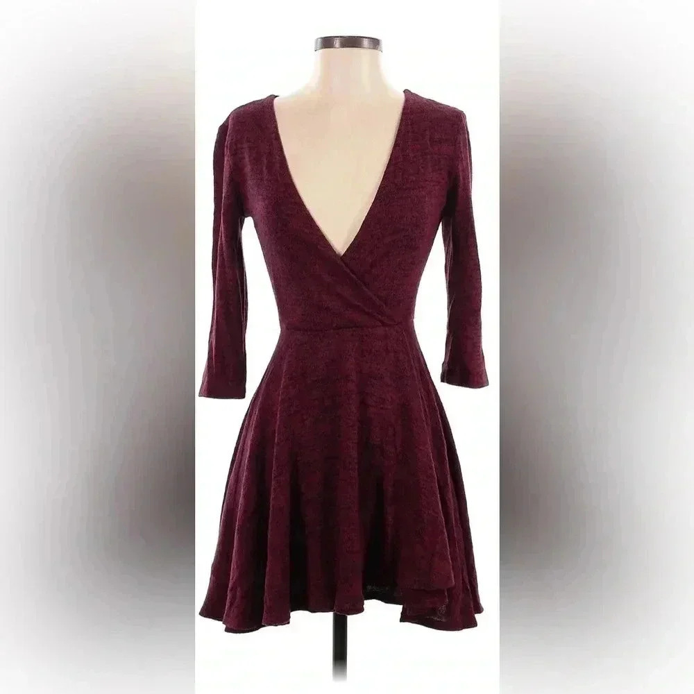 Kimchi Blue V-Neck Cocktail Dress Size Medium - Picture 1 of 3